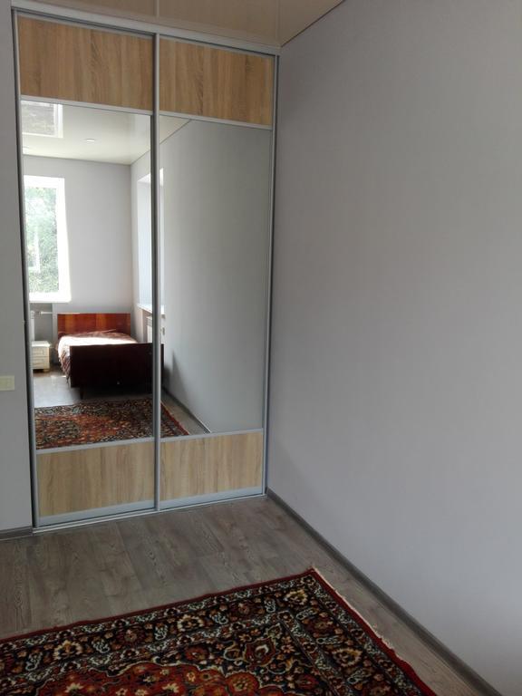 Apartment On Kryvorizhstal Street 35-24 Krivoj Rog Eksteriør bilde